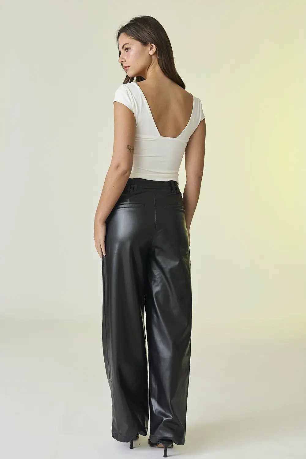 Pantalón Negro Pierna Ancha de Piel Sintética para Mujer by Papermoon