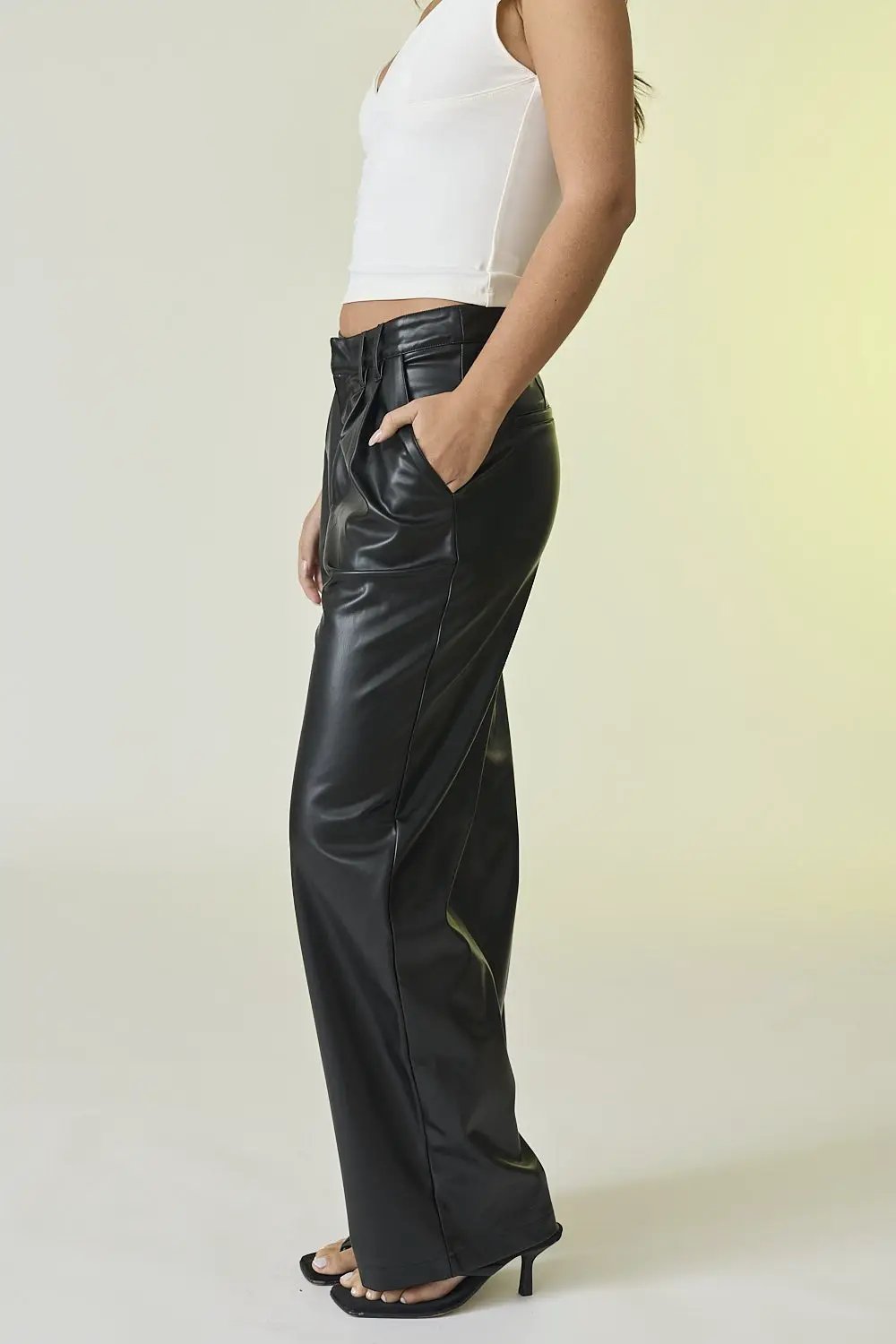 Pantalón Negro Pierna Ancha de Piel Sintética para Mujer by Papermoon