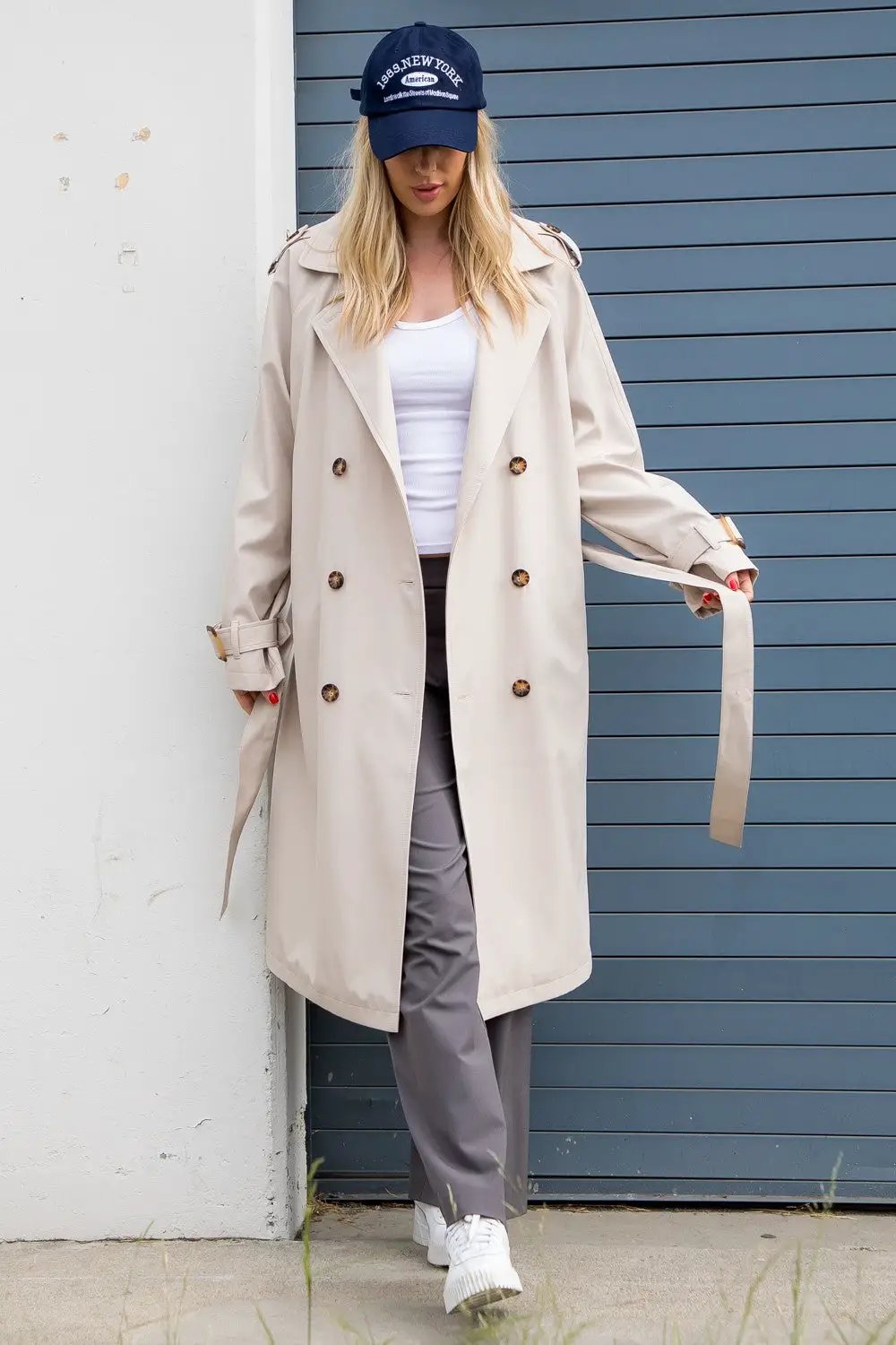Gabardina abrigo Trench coat largo doble botonadura para mujer color ecru by Yanet Collective