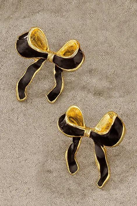 Aretes de Botón Lazo con Esmalte Blanco y Borde Dorado | Diseño Femenino y Delicado | Joyería Elegante by LA3accessories
