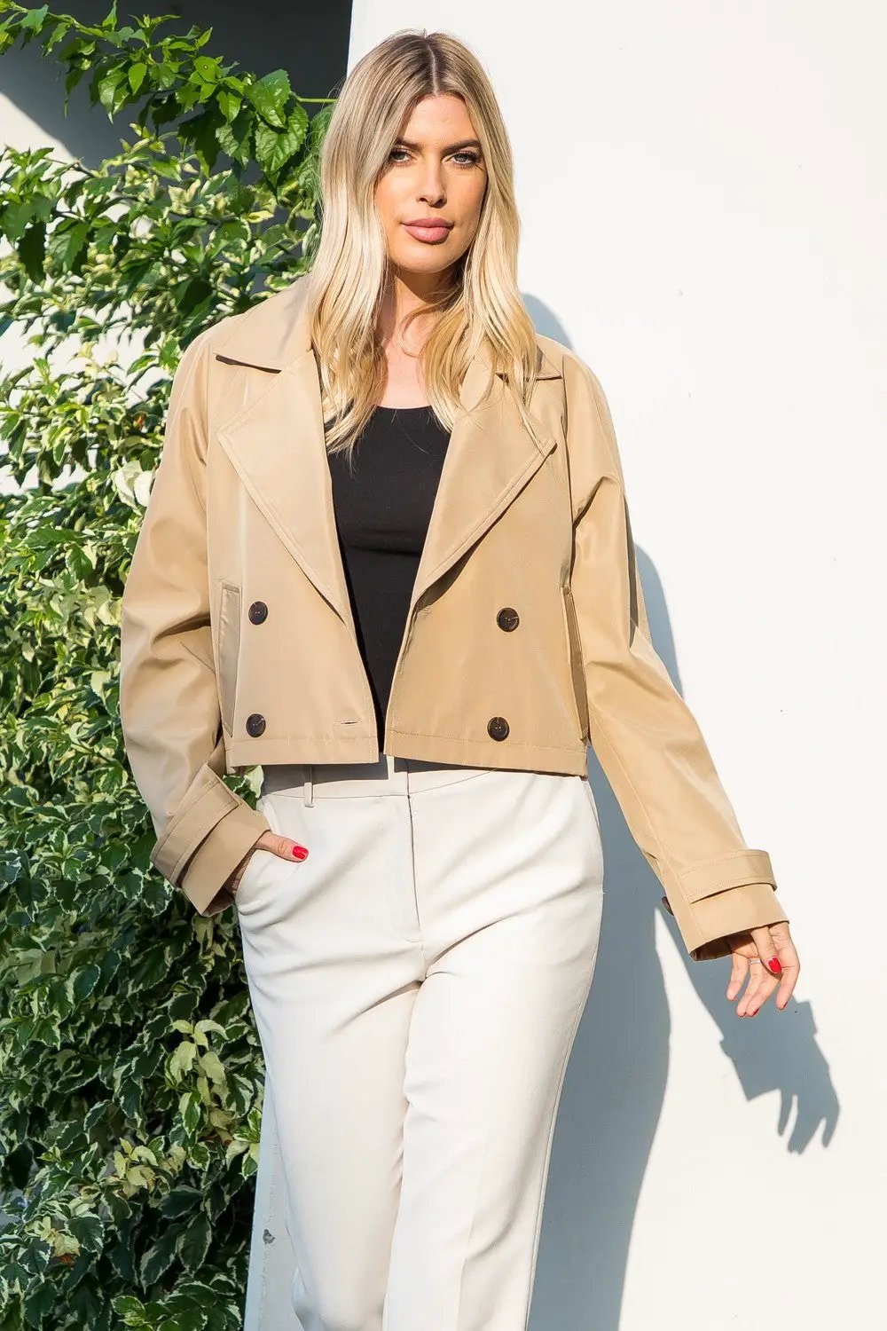 Blazer gabardina corta Chamarra estilo trench corta para mujer khaki by Yanet Collective