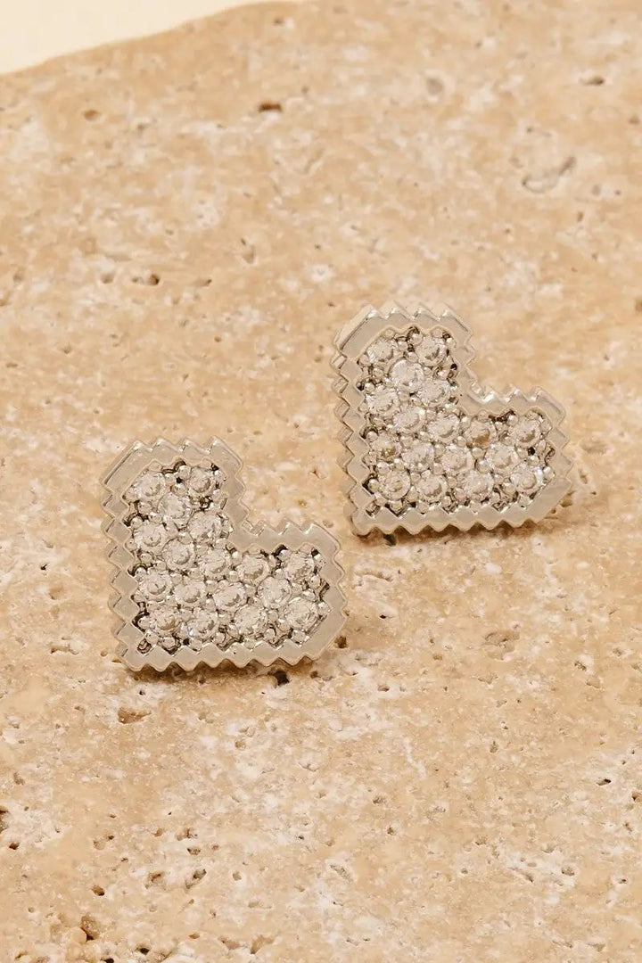 Pendientes de Corazón Pixelado con Pavé de Circonitas Cúbicas by Yanet Collective