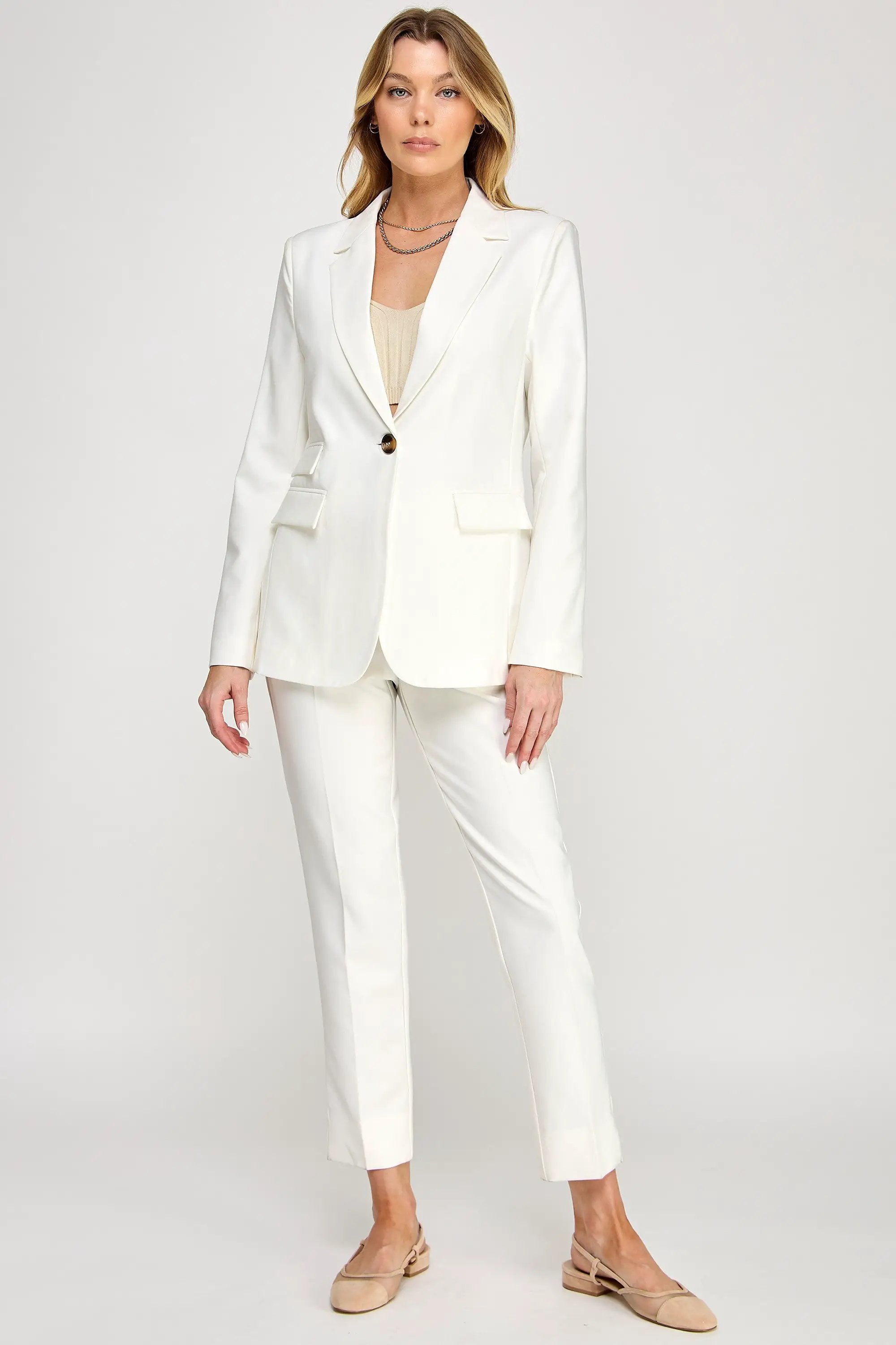 Elegante Chaqueta Blazer de Un Botón con Solapa de Muesca y Detalle de Negro by Yanet Collective