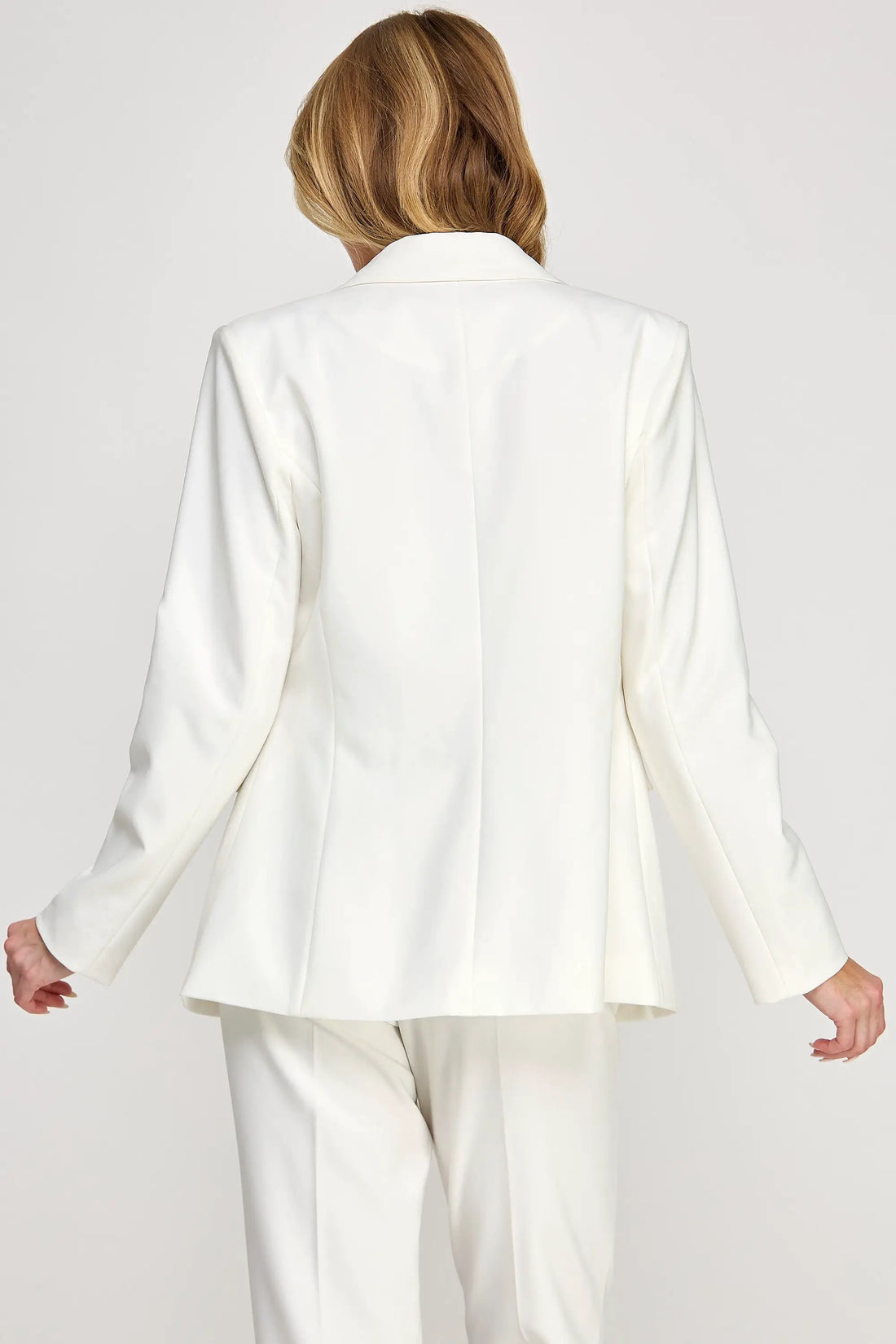 Elegante Chaqueta Blazer de Un Botón con Solapa de Muesca y Detalle de Negro by Yanet Collective