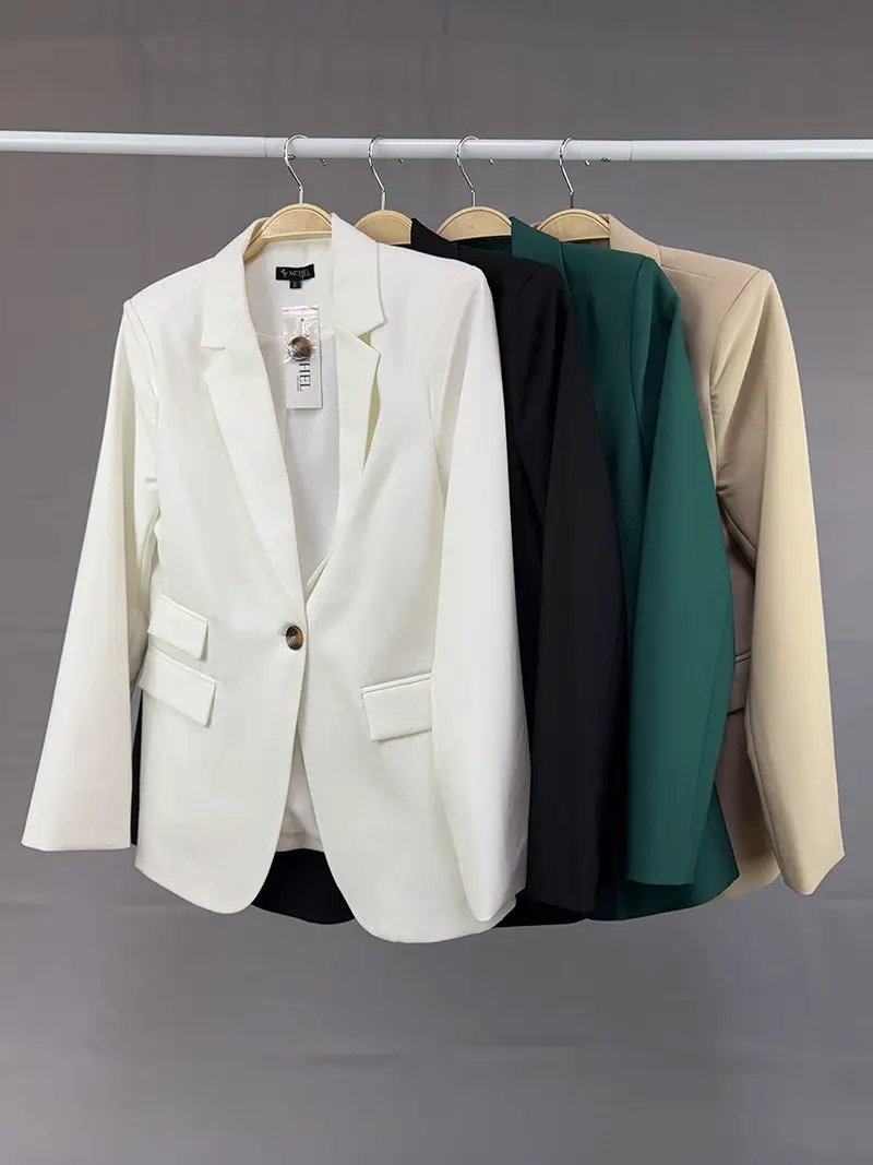 Elegante Chaqueta Blazer de Un Botón con Solapa de Muesca y Detalle de Negro by Yanet Collective