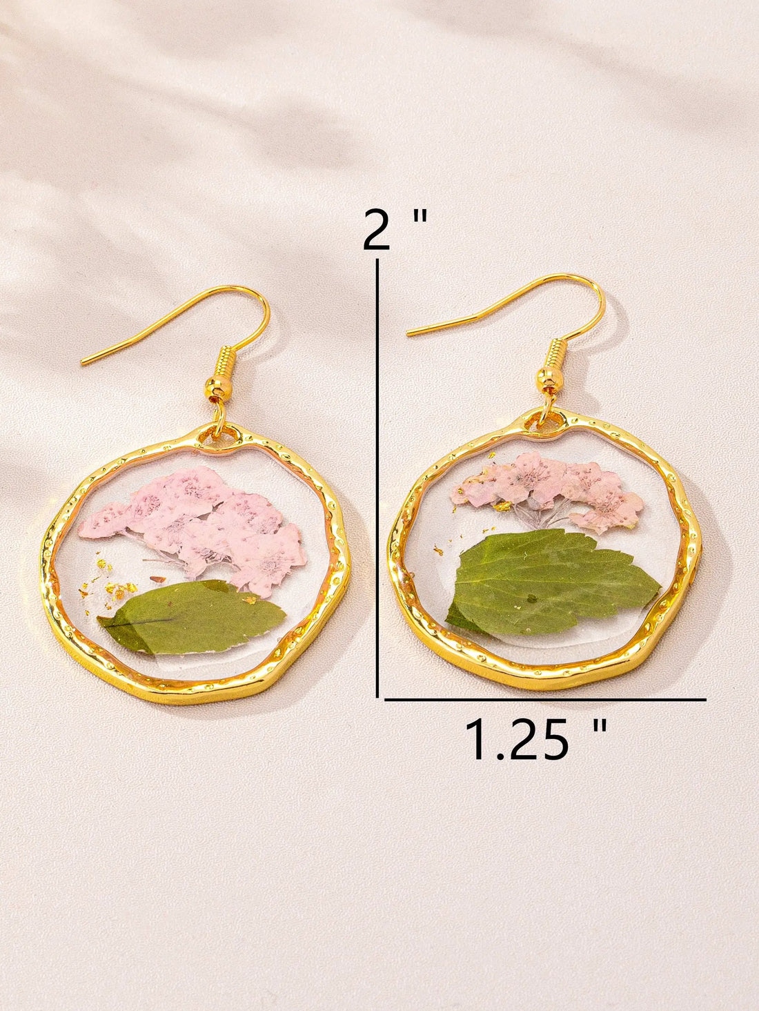 Pendientes de Resina Enmarcados con Flores y Hojas Secas - Elegancia Natural by Yanet Collective