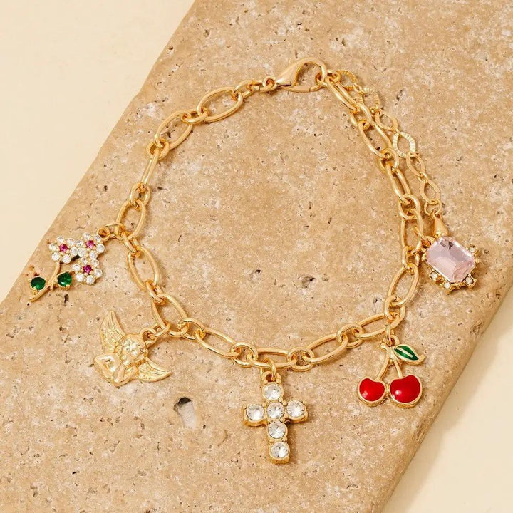 Pulsera de Cadena con Cruz de Querubín y Abalorios de Cereza by Yanet Collective