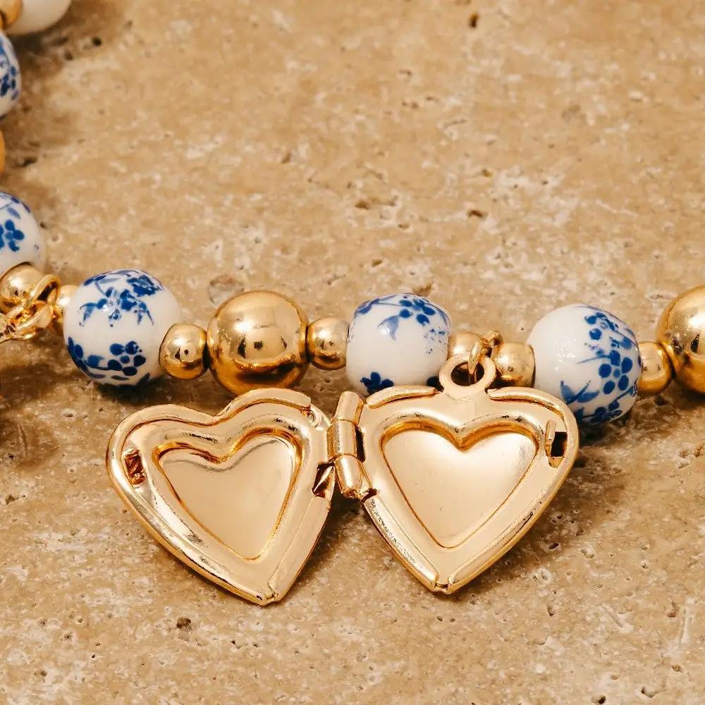 Brazalete Floral de Cerámica con Dijes de Corazón y Flores by Yanet Collective