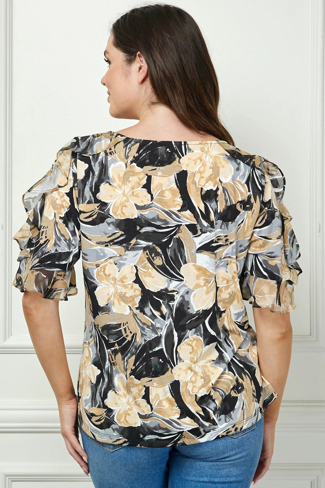 Blusa de Talla Grande con Estampado Abstracto Salvaje y Cuello Barco by Yanet Collective