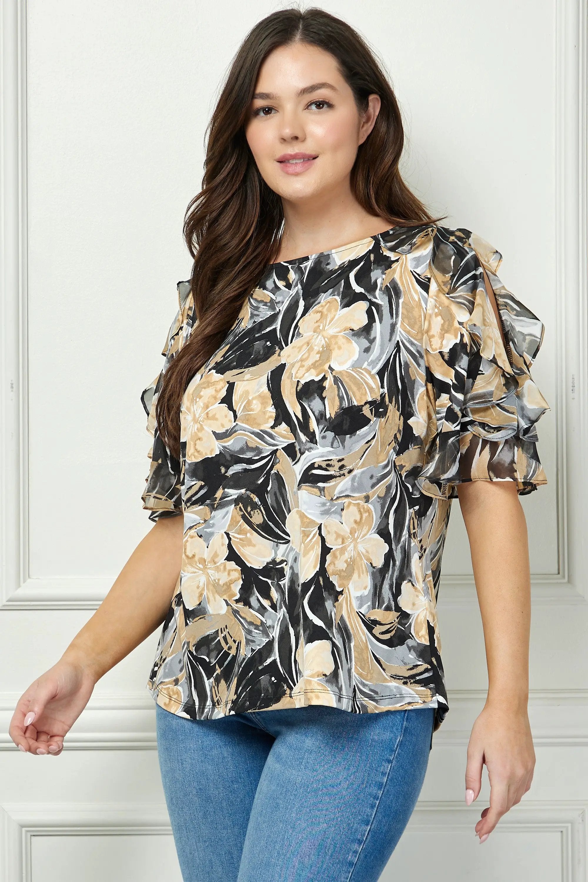 Blusa de Talla Grande con Estampado Abstracto Salvaje y Cuello Barco by Yanet Collective