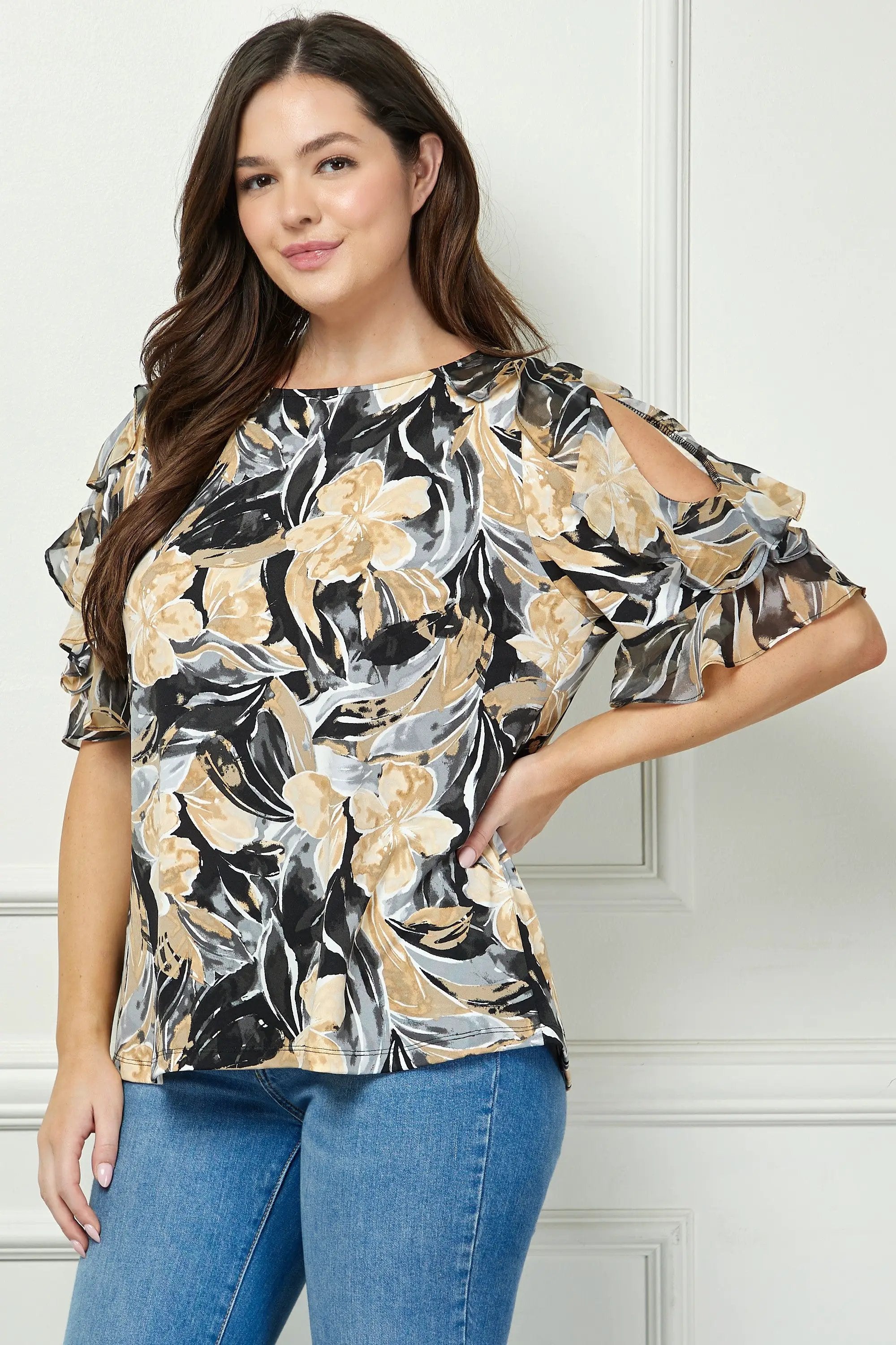 Blusa de Talla Grande con Estampado Abstracto Salvaje y Cuello Barco by Yanet Collective