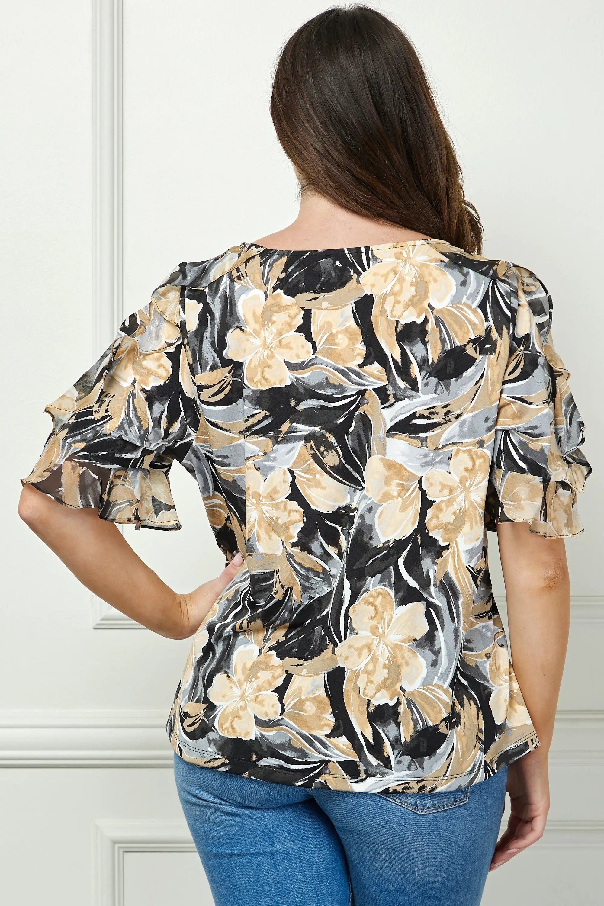 Blusa de Talla Grande con Estampado Abstracto Salvaje y Cuello Barco by Yanet Collective