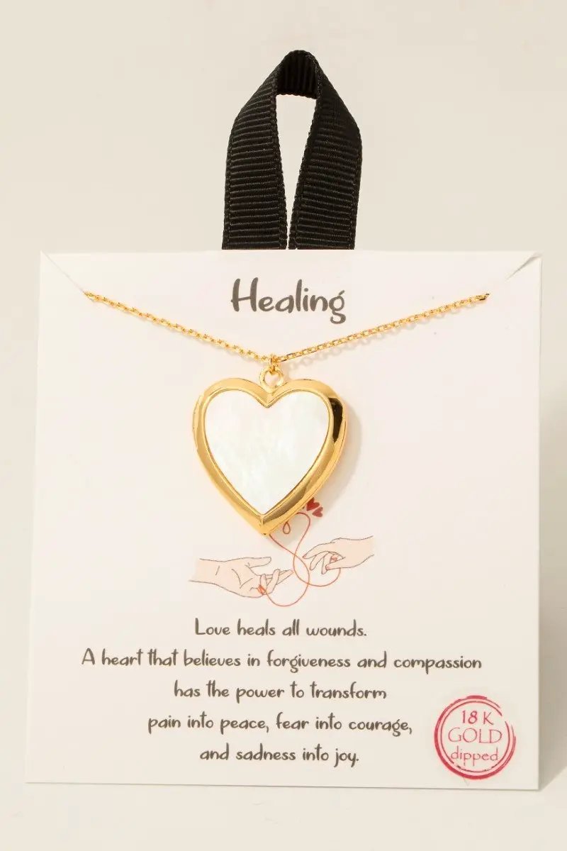 Collar con Colgante de Corazón de Nácar Bañado en Oro by Fame Accessories