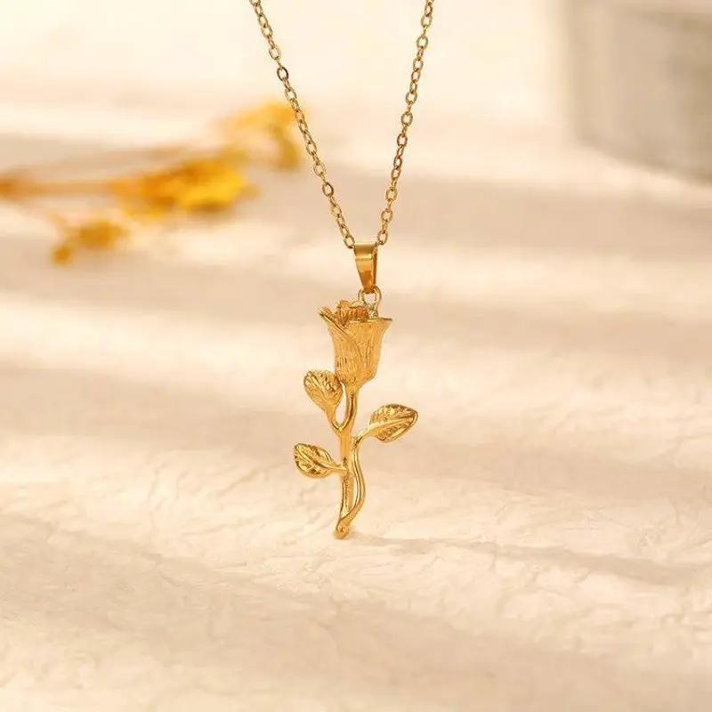 Collar Dama Acero Inoxidable 18k Oro Rosa Flor Amor Lujo by JOSSLYN by Wall to Wall
