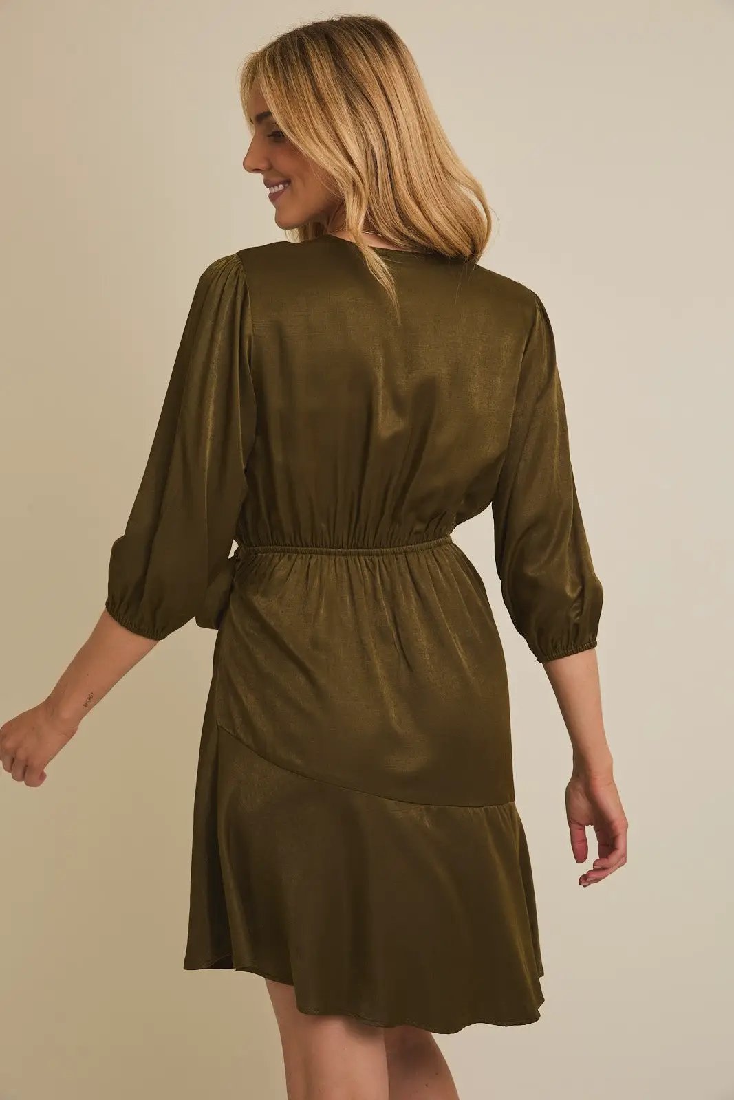 Vestido Corto Verde Olivo Elegante de Dama Manga 3/4 , Corte Moderno by Gilli