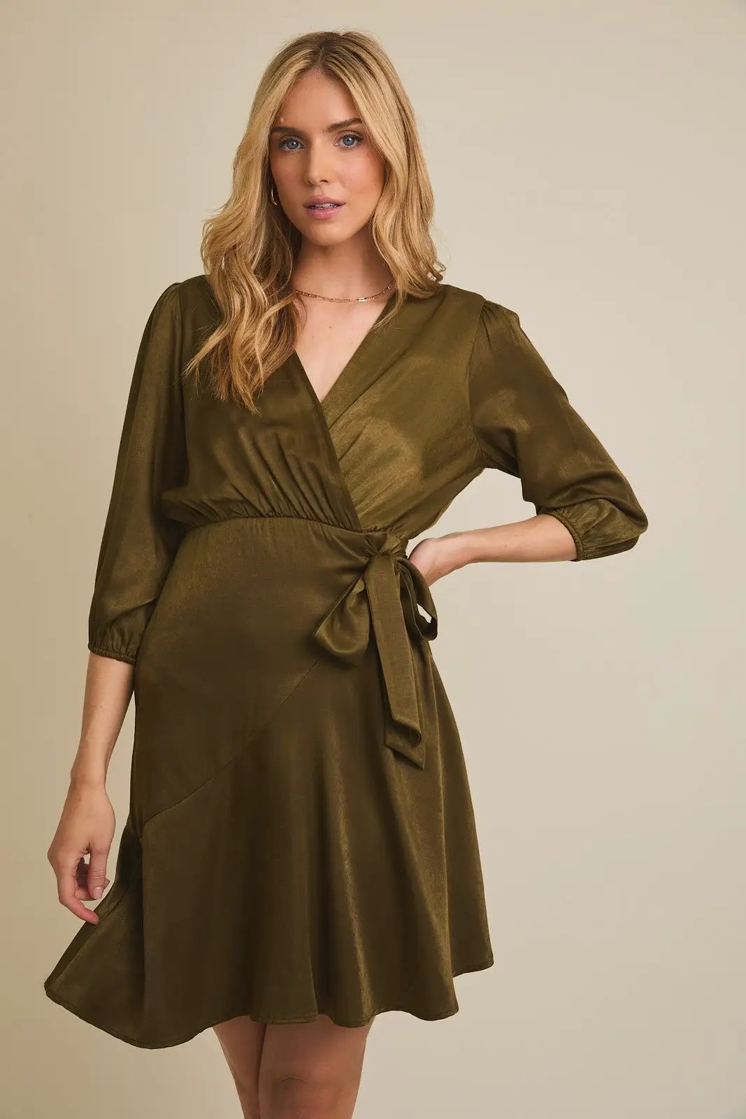 Vestido Corto Verde Olivo Elegante de Dama Manga 3/4 , Corte Moderno by Gilli