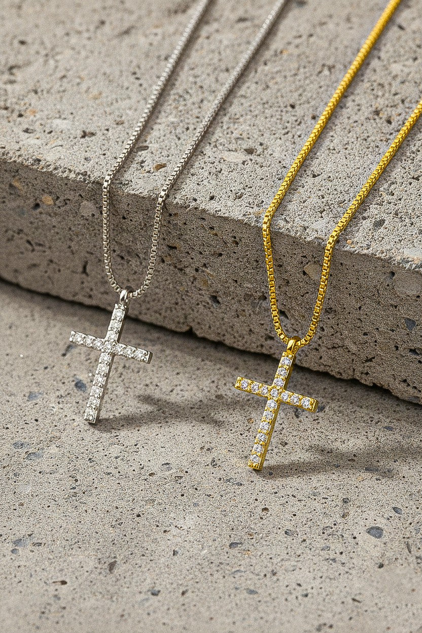 Collar con Cruz de Circonita Cúbica Impermeable - Elegancia Boutique