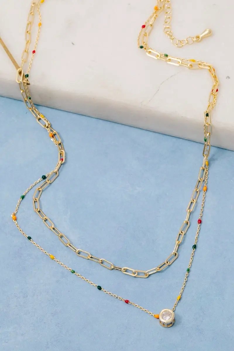 Collar en Capas con Dije de Esmalte y Circonita Bañado en Oro by Fame Accessories