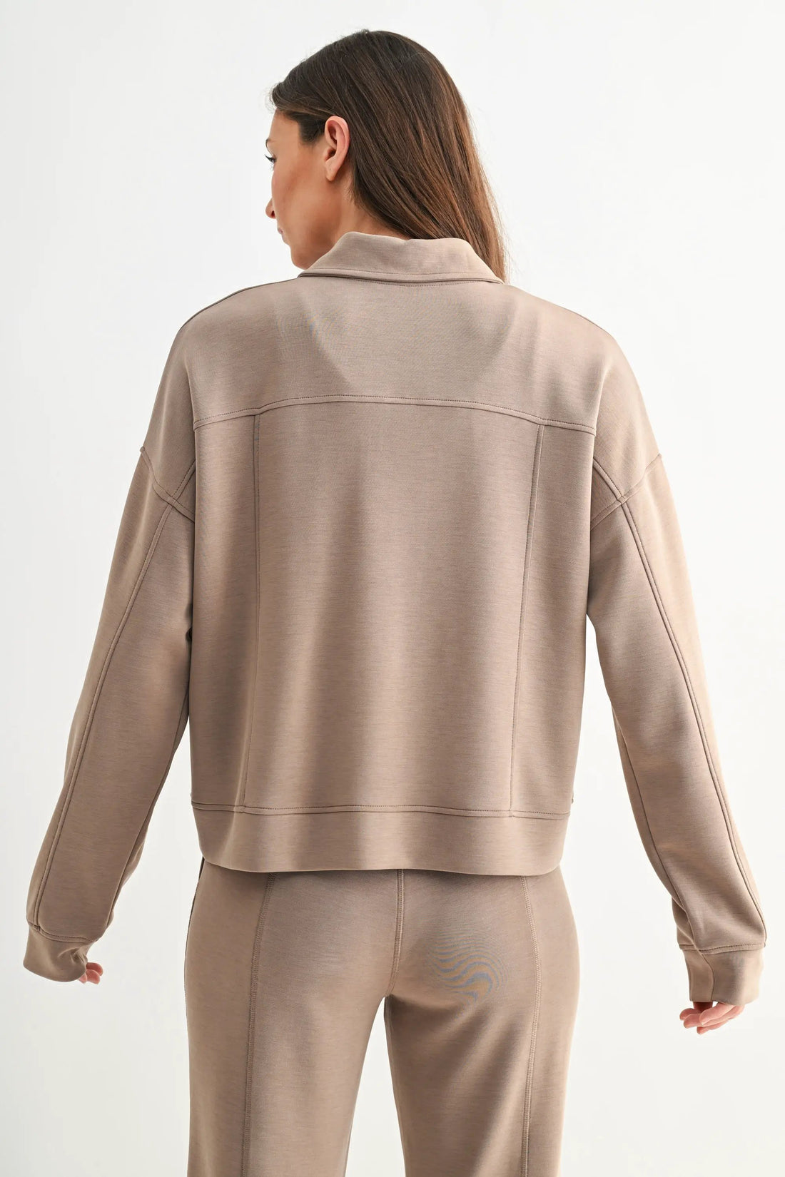 Chaqueta Beige Utility “Laguna Flow” con Cierre Frontal by Yanet Collective