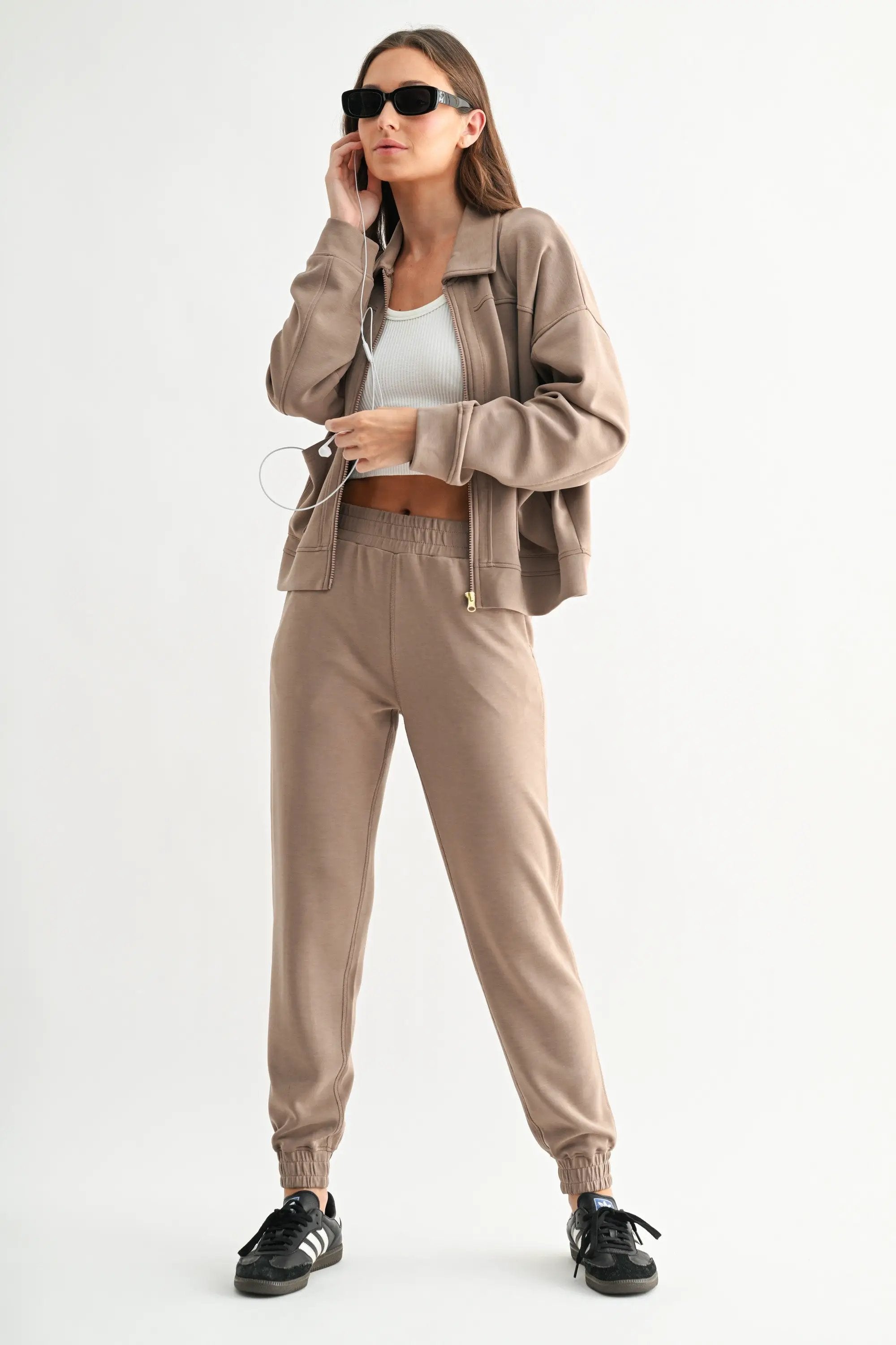 Chaqueta Beige Utility “Laguna Flow” con Cierre Frontal by Yanet Collective