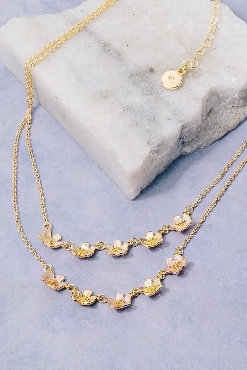 Collar con Dijes de Flores de Esmalte Pequeños by Fame Accessories