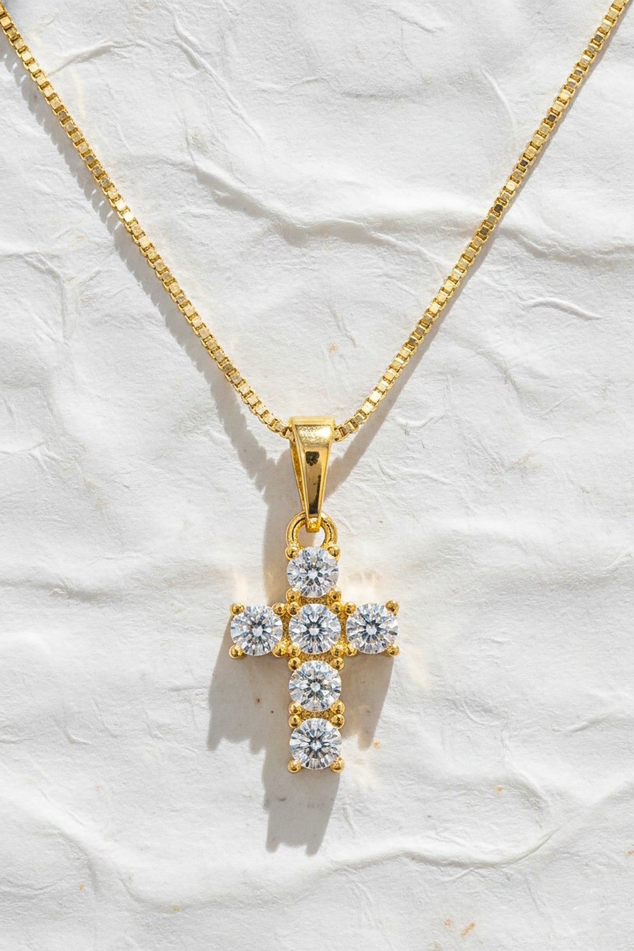 Collar Cruz de Cristal Brillante | Joyería Artesanal Elegante
