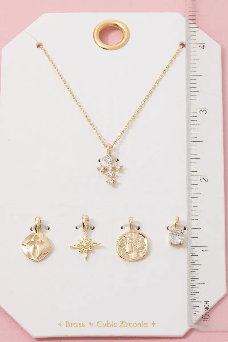 Set de 5 Collares con Dijes Variados - Estilo Elegante by Fame Accessories