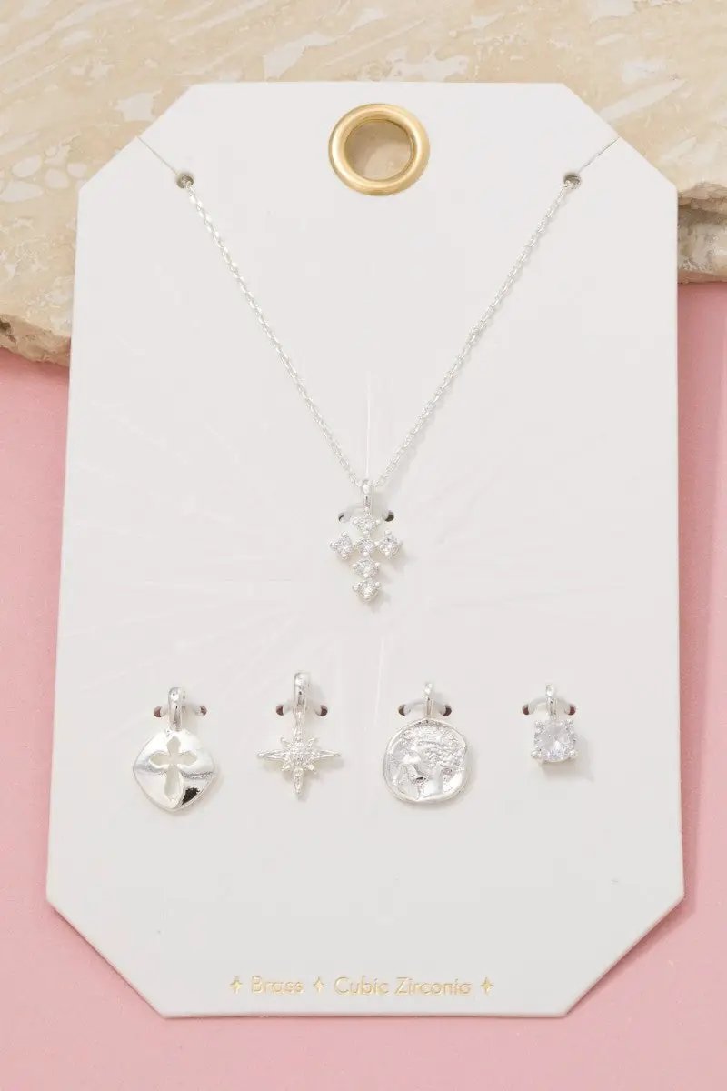 Set de 5 Collares con Dijes Variados - Estilo Elegante by Fame Accessories