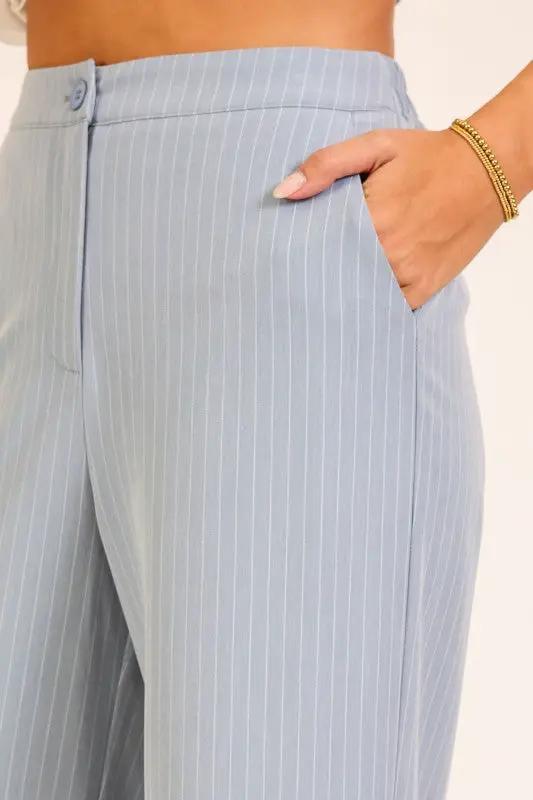 Pantalón Wide Leg de Pinstripe con Tiro Alto y Cintura Elástica | Azul con Rayas Verticales | Corte Sastre by TIMING