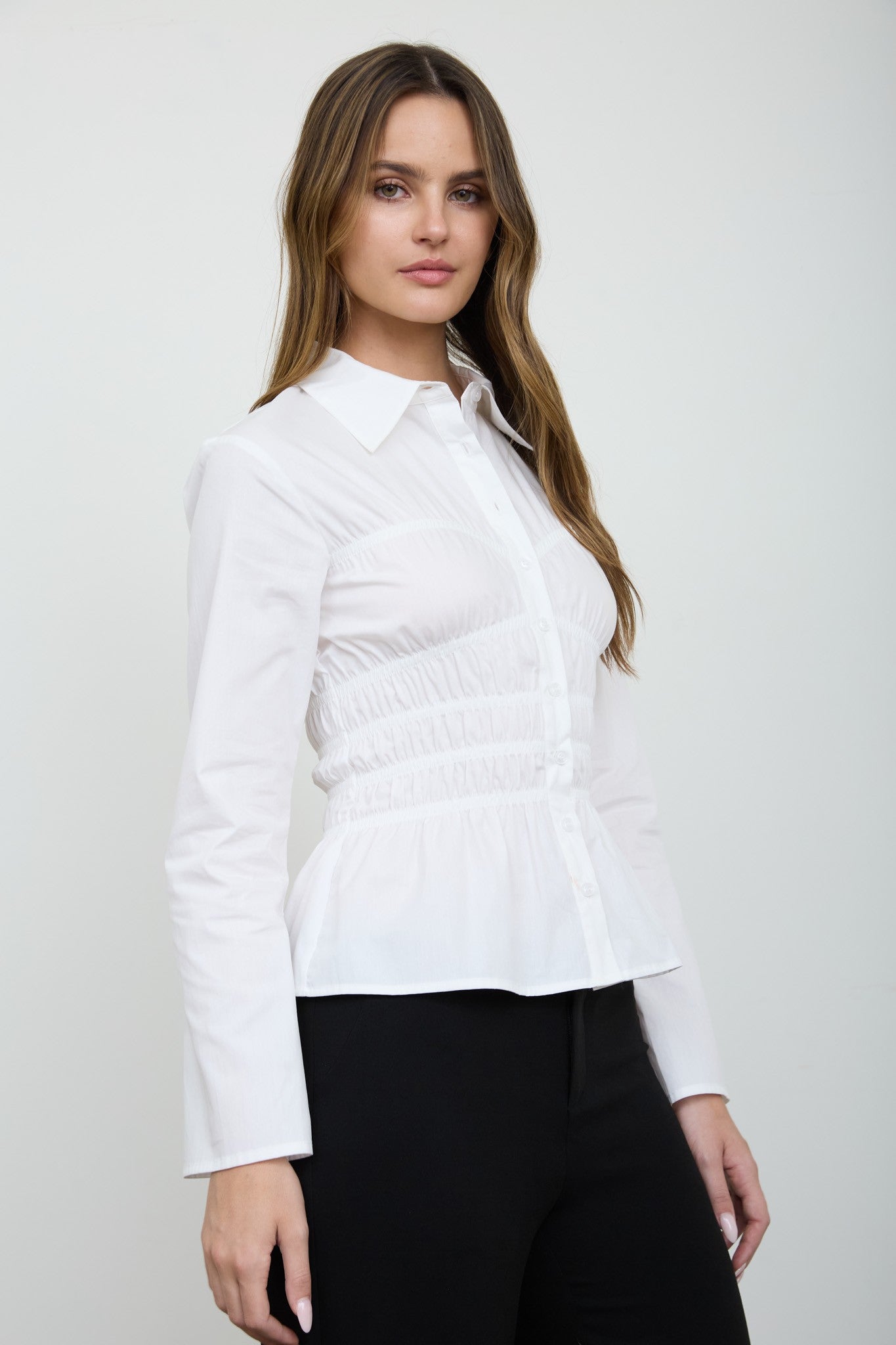 Blusa de Botones con Cuello y Mangas Fruncidas - Estilo Boutique