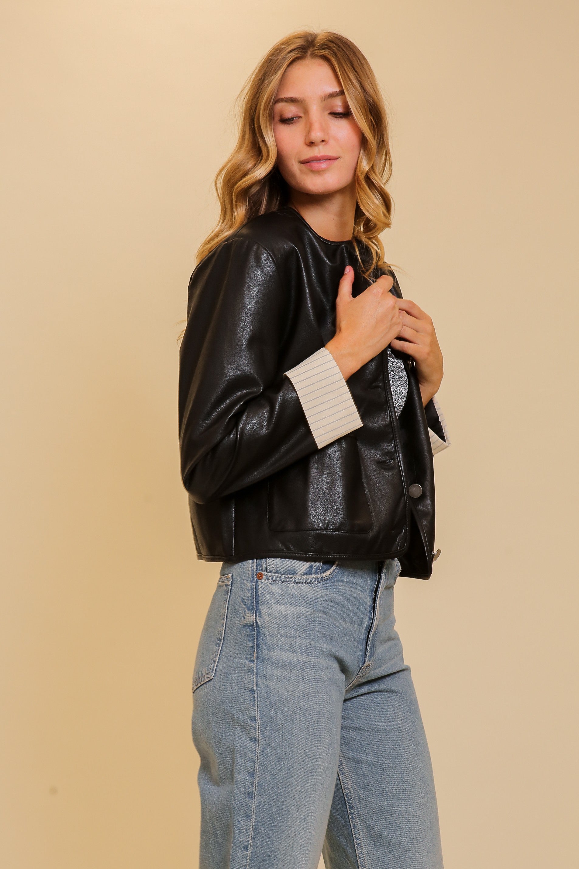 Chaqueta de Piel Sintética con Botones a Presión