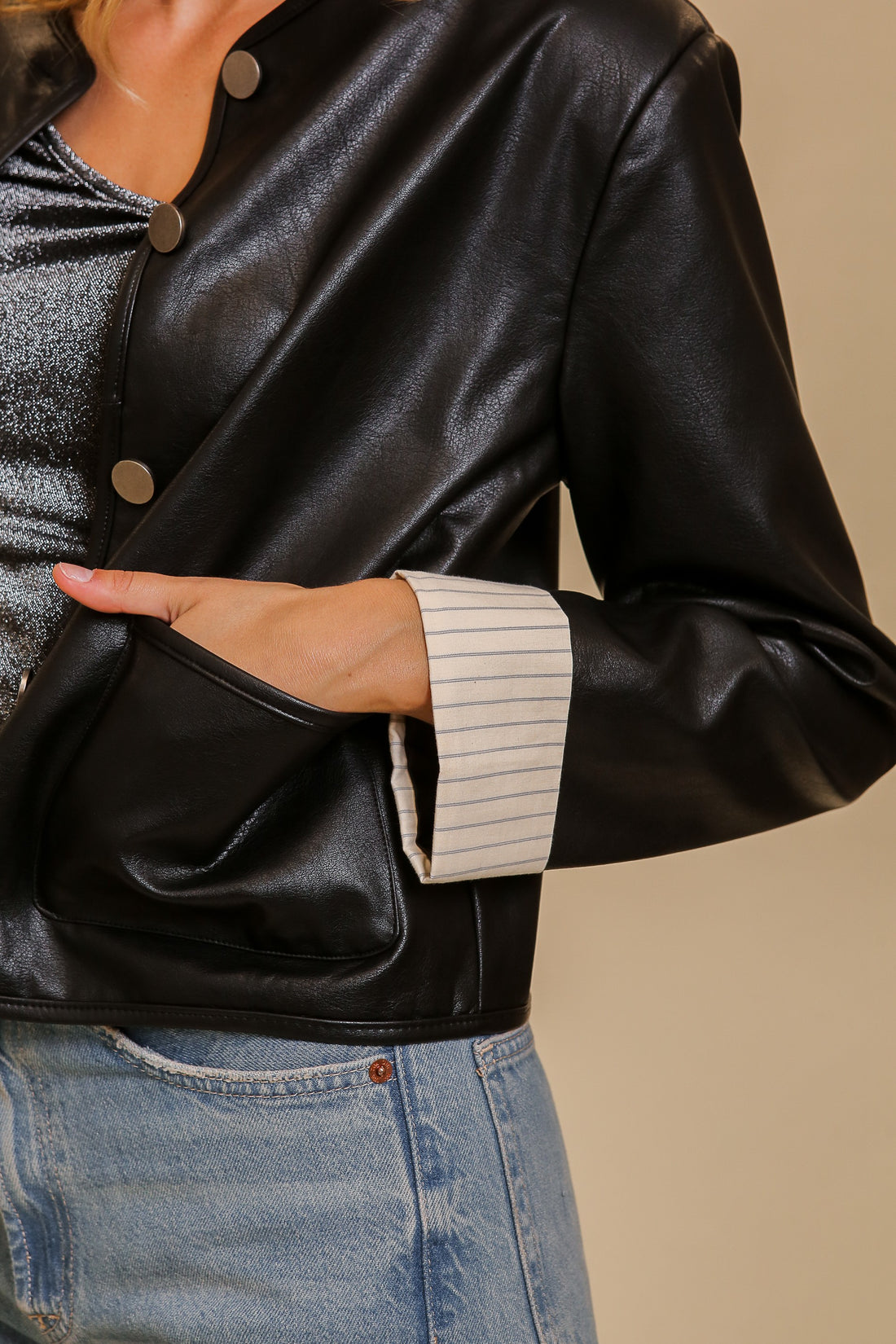 Chaqueta de Piel Sintética con Botones a Presión