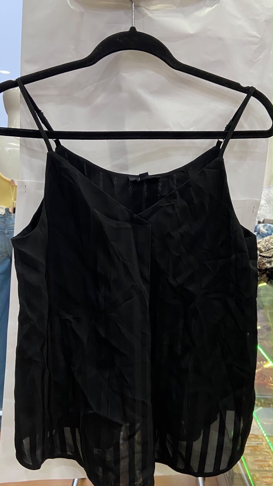 Top Sin Mangas Negro con Transparencias - Estilo Boutique
