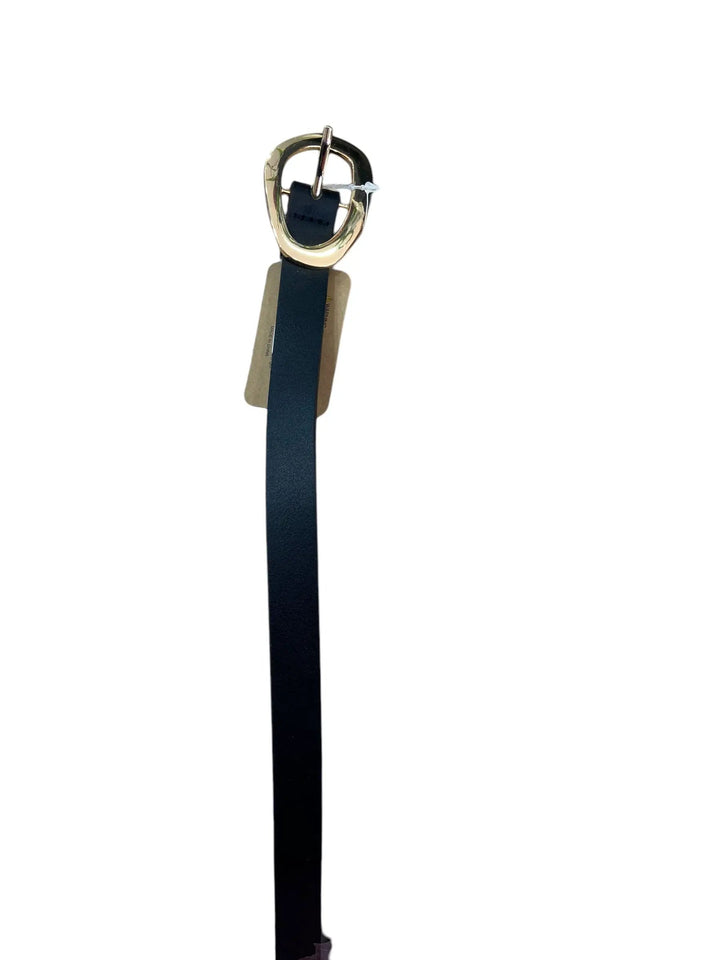 Cinturón negro con hebilla dorada by Yanet Collection