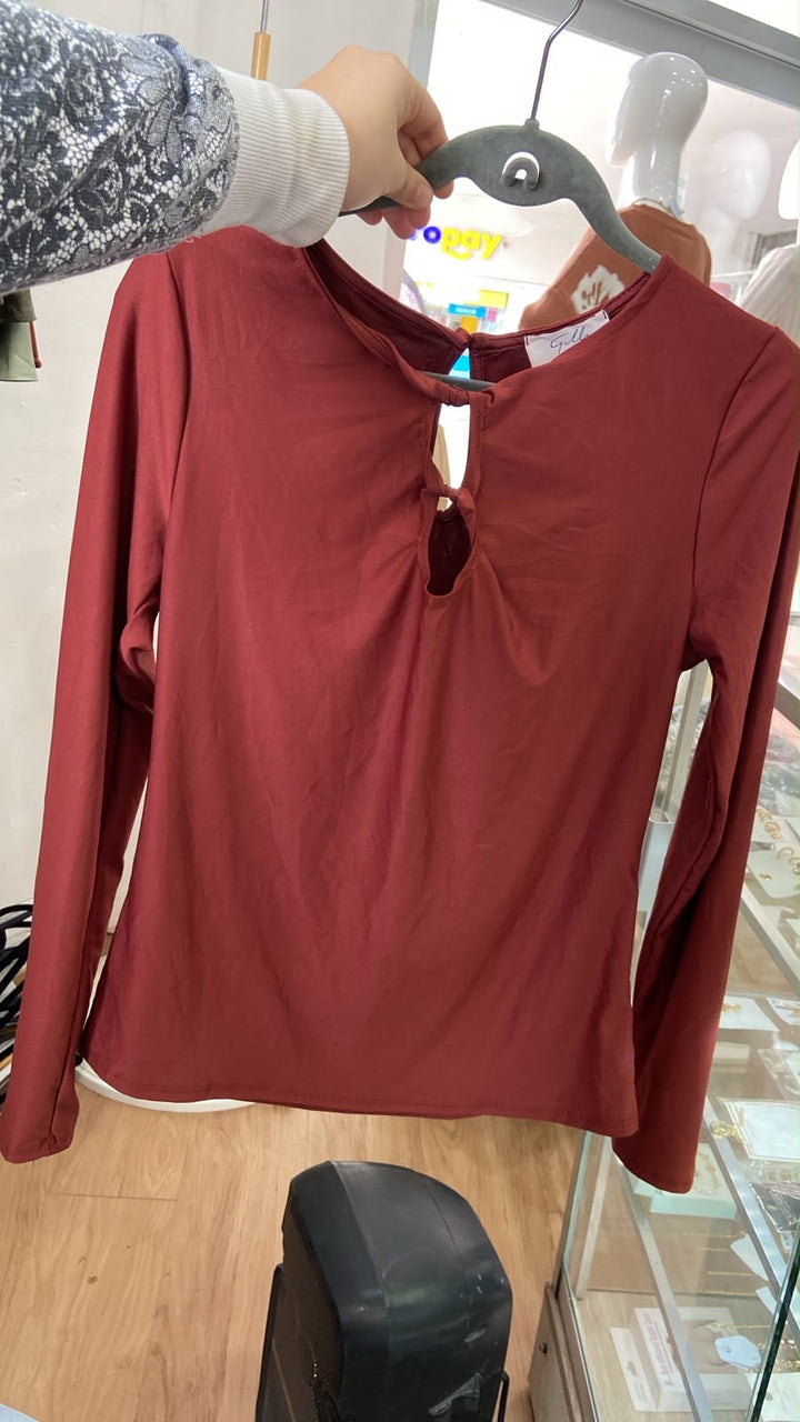 Blusa Burgundy de Manga Larga con Detalle de Abertura - Estilo Boutique
