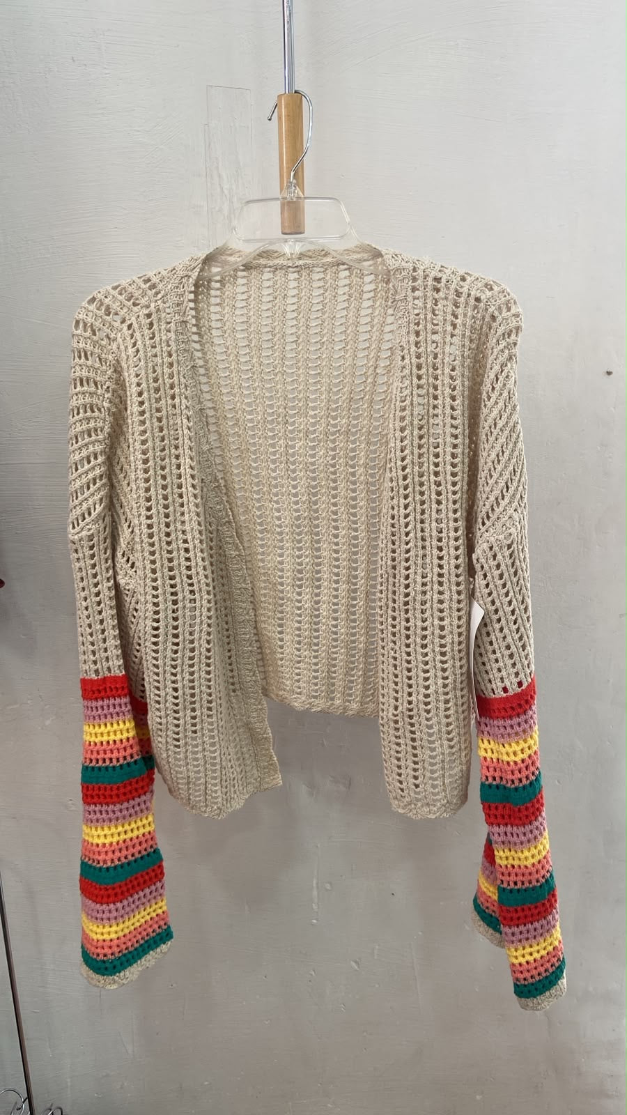 Cárdigan de Crochet Beige con Mangas Coloridas - Estilo Boutique