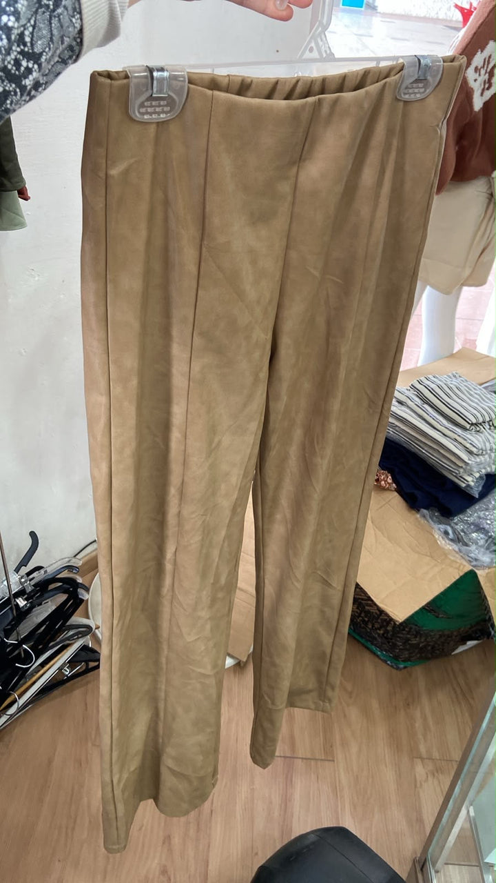 Pantalones Beige de Tiro Alto con Pliegues y Pierna Ancha