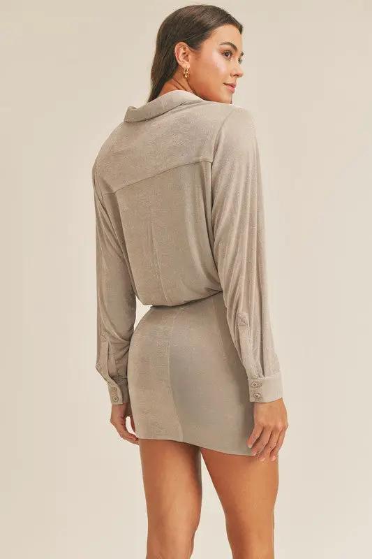 VESTIDO CORTO MINI CAMISA SLINKY PLATEADO by Yanet Collection