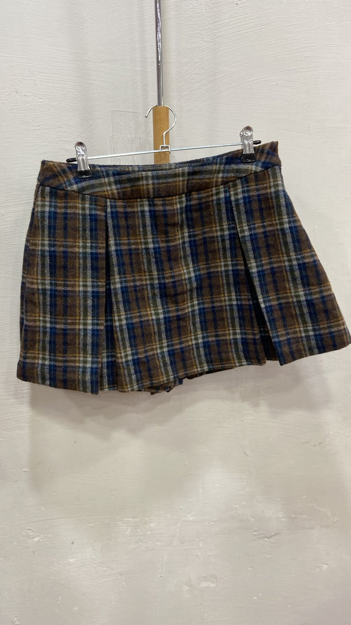 Falda Mini Plisada a Cuadros Marrón con Abertura Lateral - Estilo Boutique