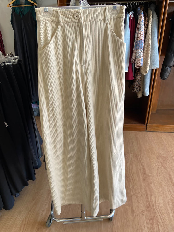Pantalones Beige de Pierna Ancha con Bolsillos Laterales - Estilo Boutique