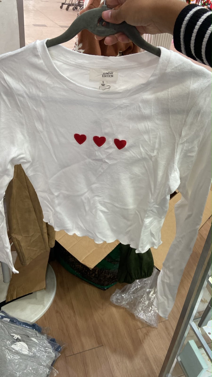 Blusa manga larga blanca con corazones