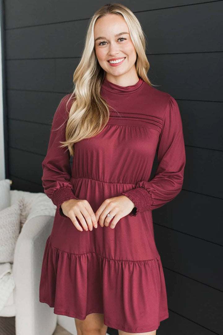 Vestido Largo Borgoña con Volantes y Detalle de Capas - Estilo Boutique