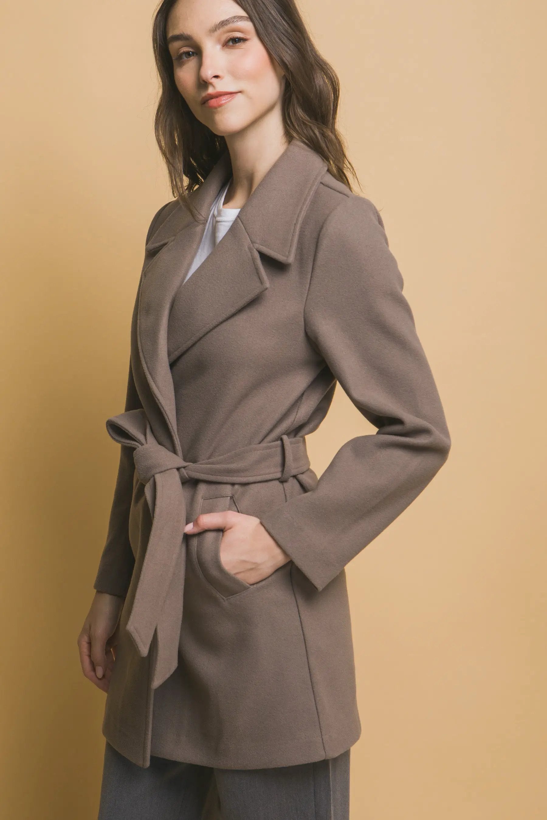Abrigo Trench Largo Con Solapa Y Cinturón Poliéster Premium Colección Luxe Edición Limitada by Yanet Collection