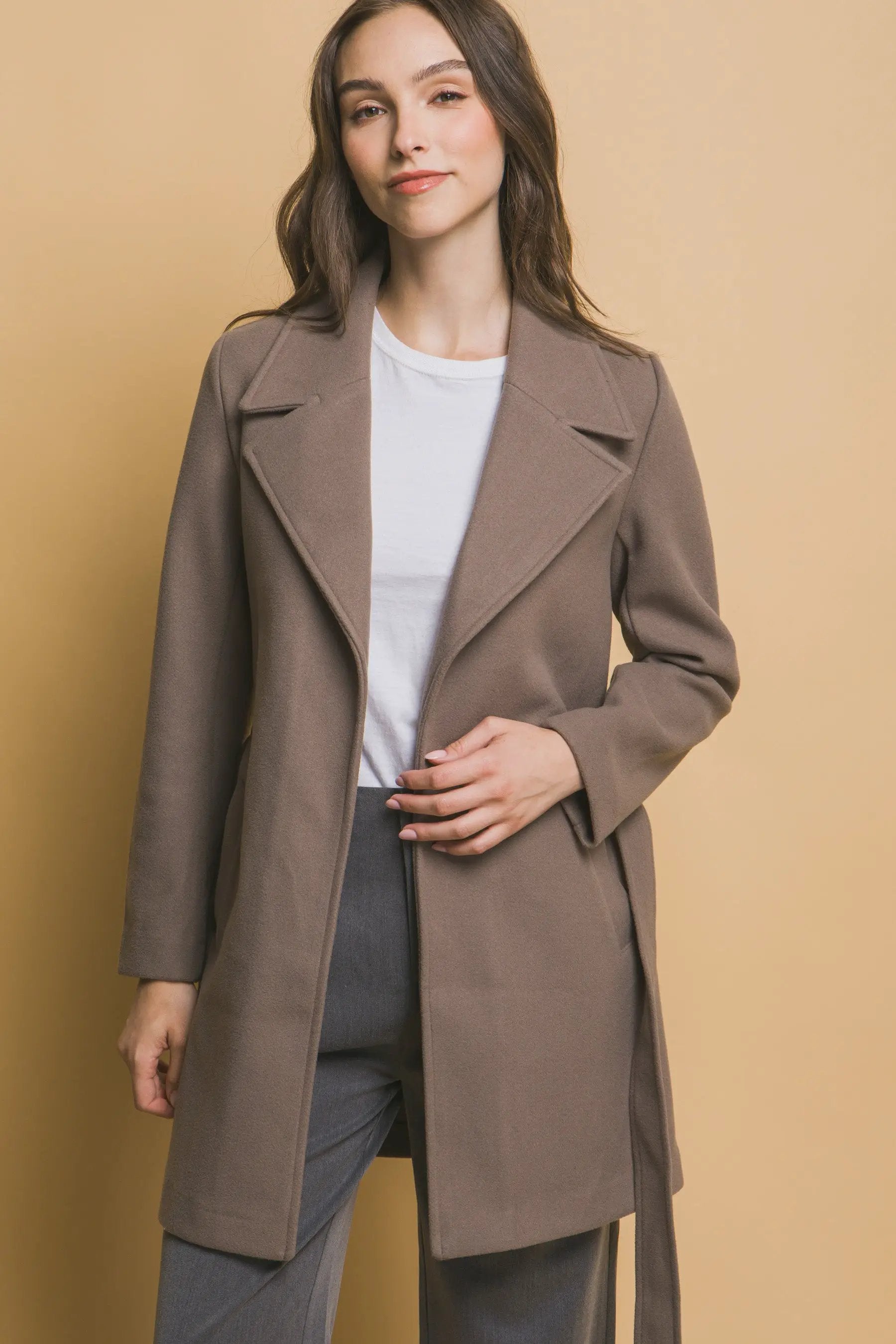 Abrigo Trench Largo Con Solapa Y Cinturón Poliéster Premium Colección Luxe Edición Limitada by Yanet Collection