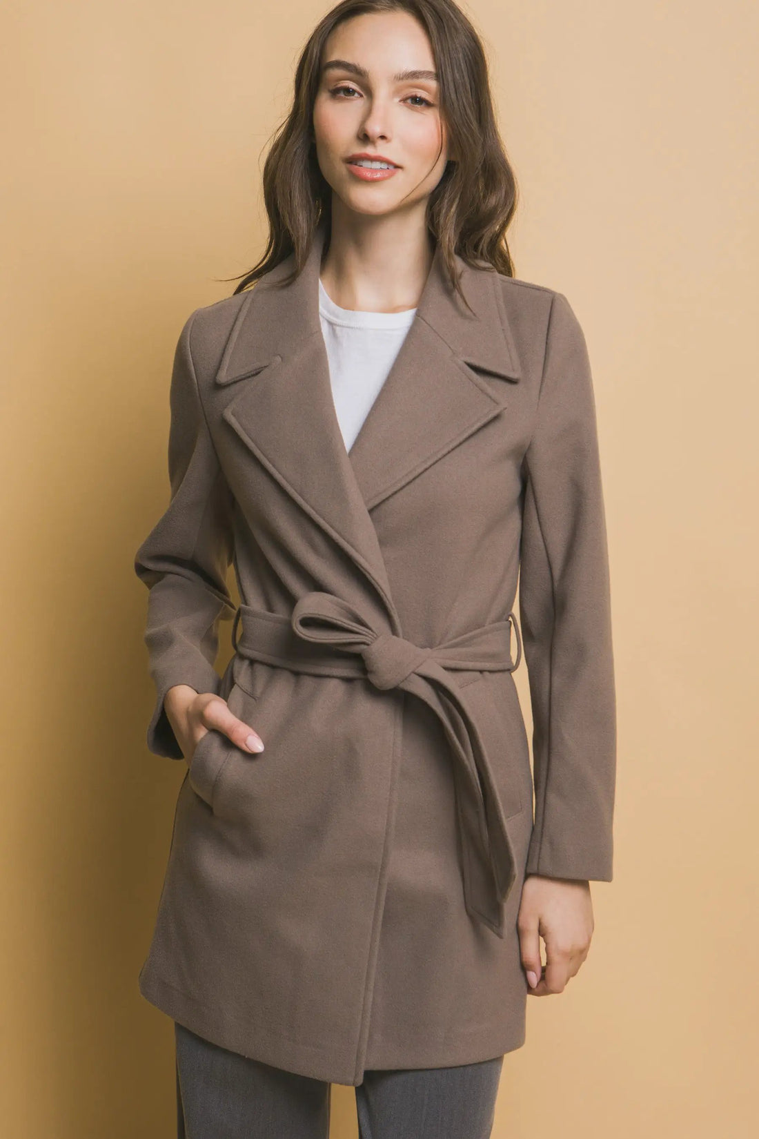 Abrigo Trench Largo Con Solapa Y Cinturón Poliéster Premium Colección Luxe Edición Limitada by Yanet Collection