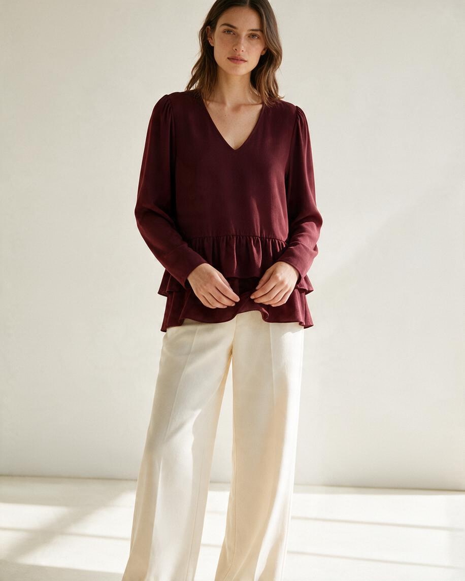 Blusa Roja Escote en V con Dobladillo de Volantes - Estilo Boutique