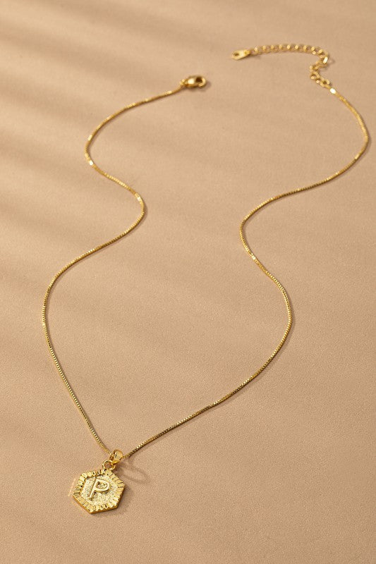 Collar con Dije de Inicial Hexagonal en Oro - Colección Boutique