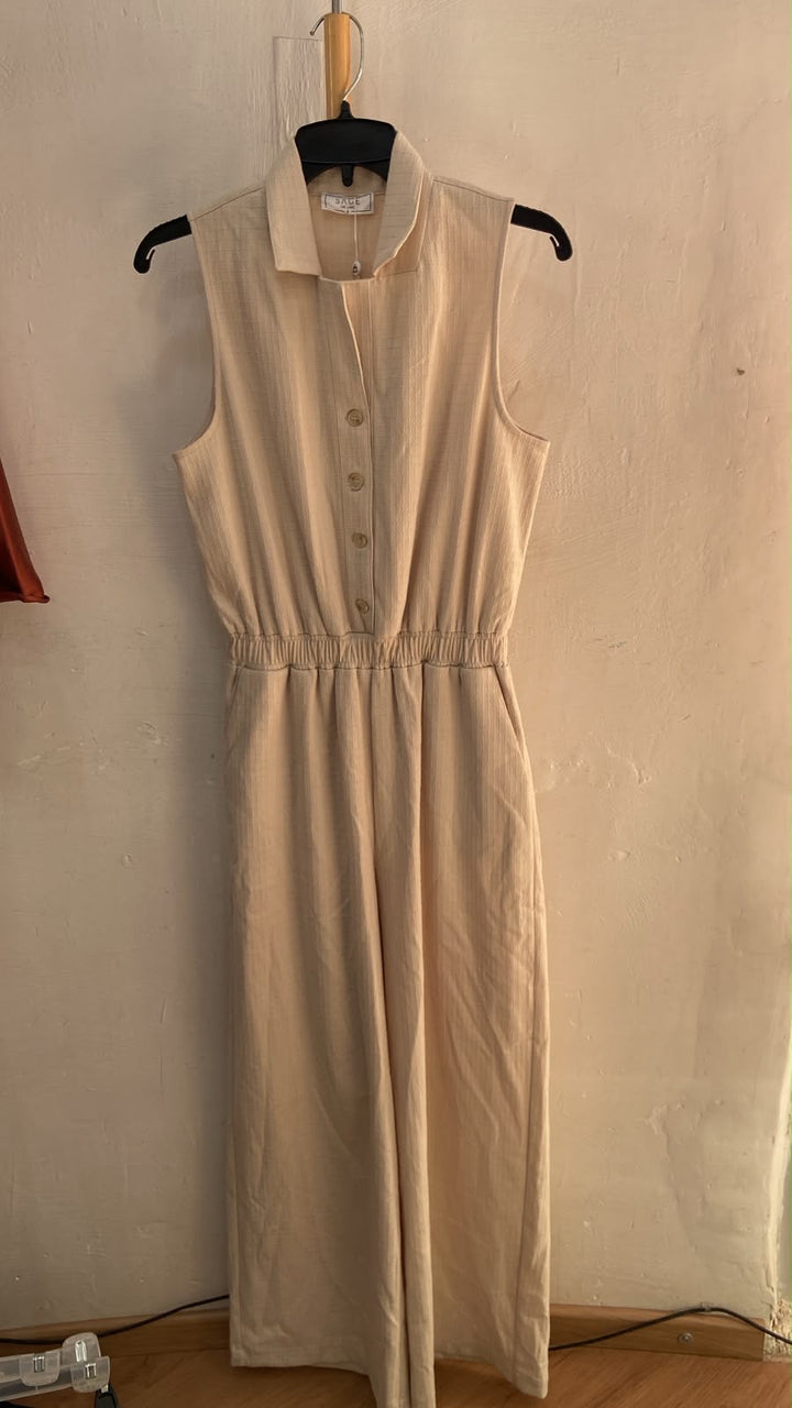 Jumpsuit Beige Sin Mangas con Botones y Cintura Elástica - Estilo Boutique