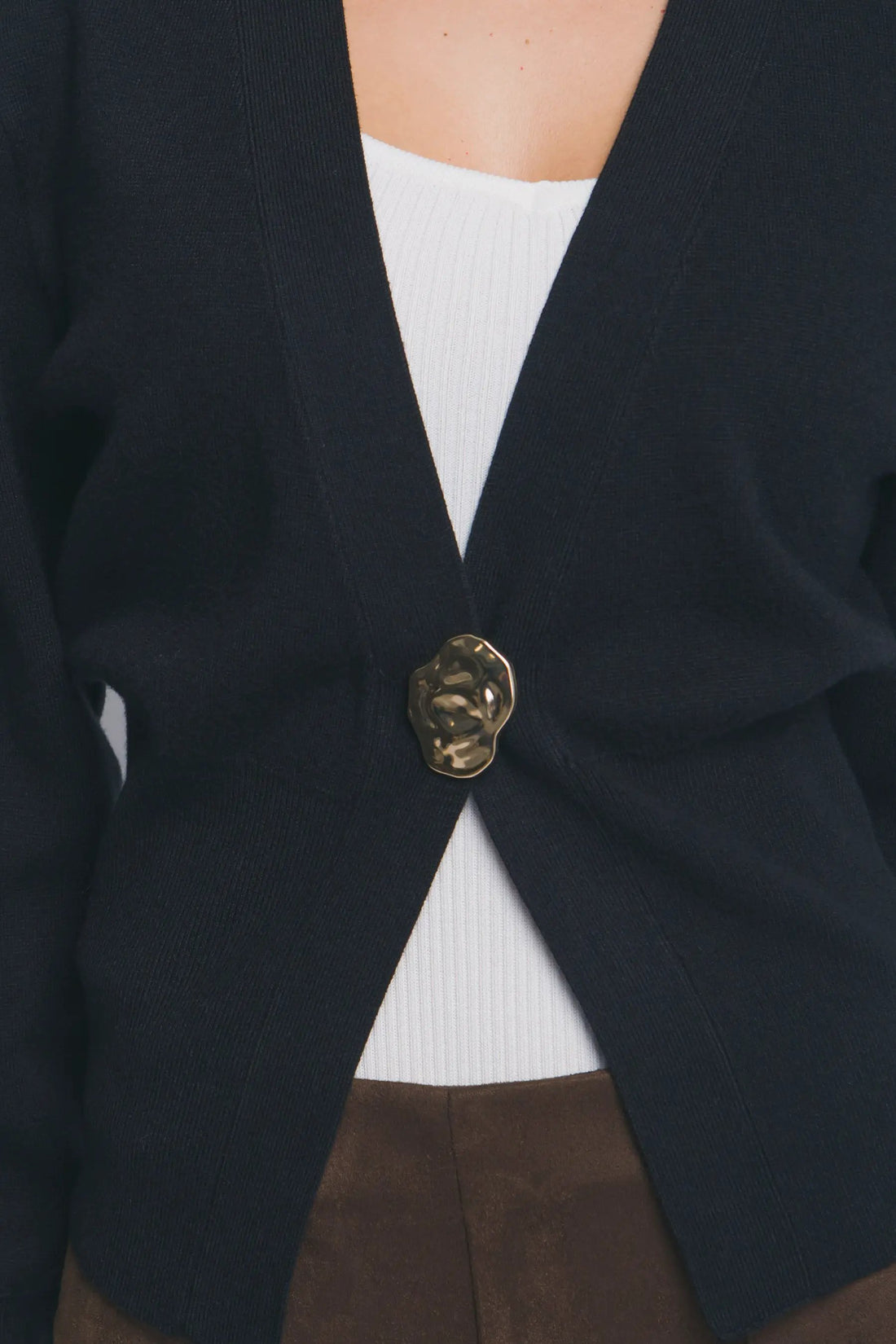 Suéter Cardigan de Dama con Cuello V y Botones dorados by LOVE TREE