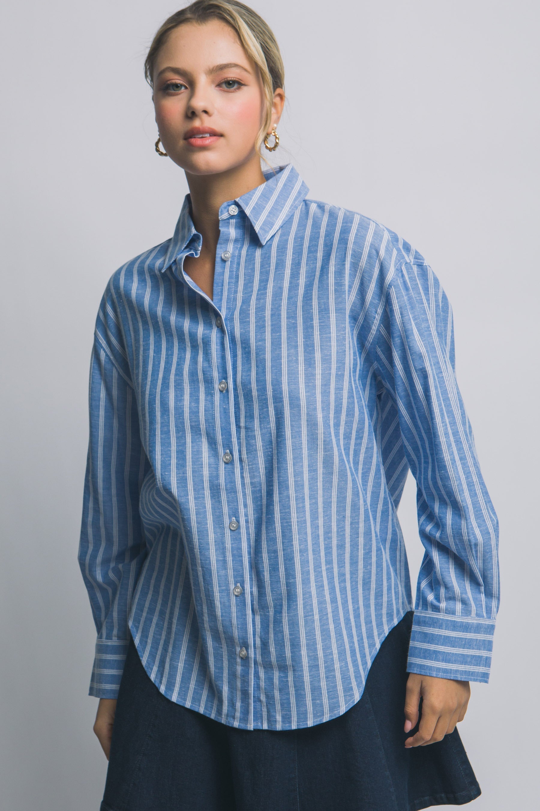 Camisa Oversized a Rayas Azules – Estilo Casual Chic en Algodón y Lino